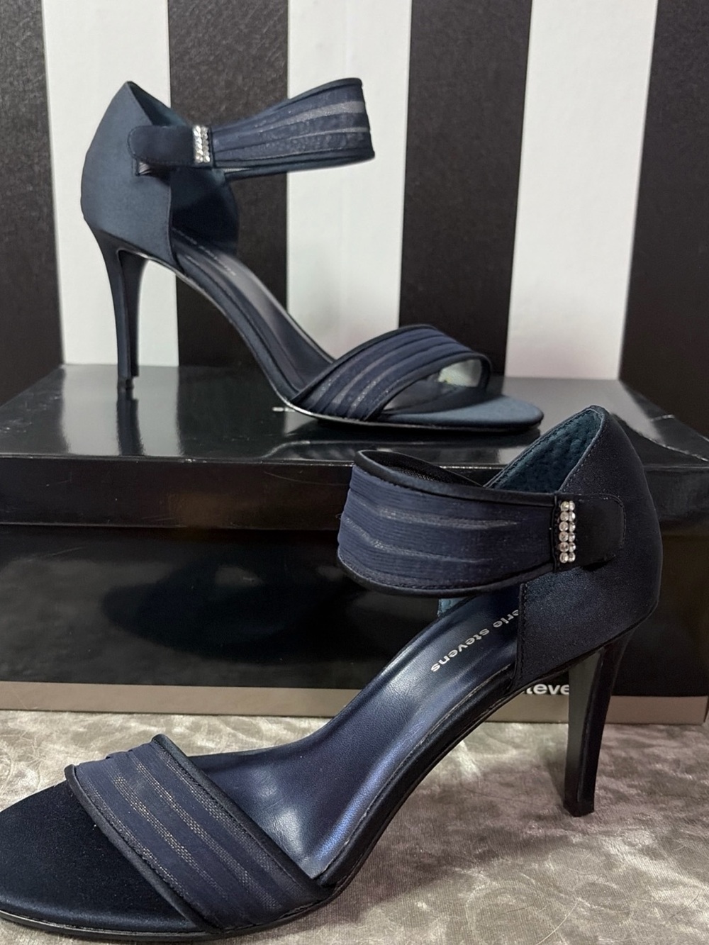 Valerie Stevens Hannah Navy Ribbon Satin Dress Sandals Women's Size 6.5M NEW